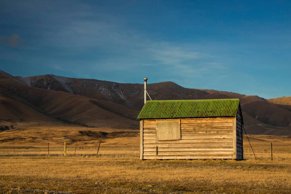 Fall Dam hut, Central Otago.